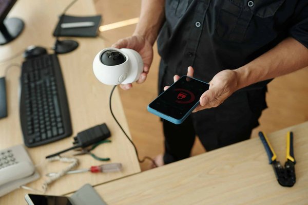 How do you set up a monitoring and alerting system using Zabbix for a Docker environment?